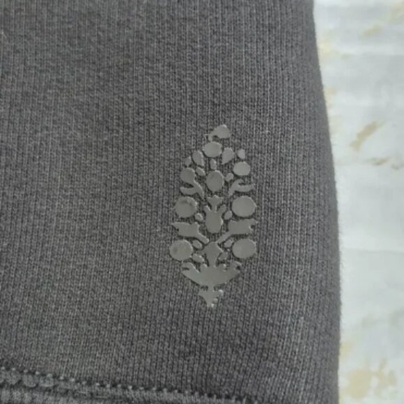 Free People Movement Sweatshirt Tank Pockets Oversized Small Black Logo NEW - Picture 3 of 13